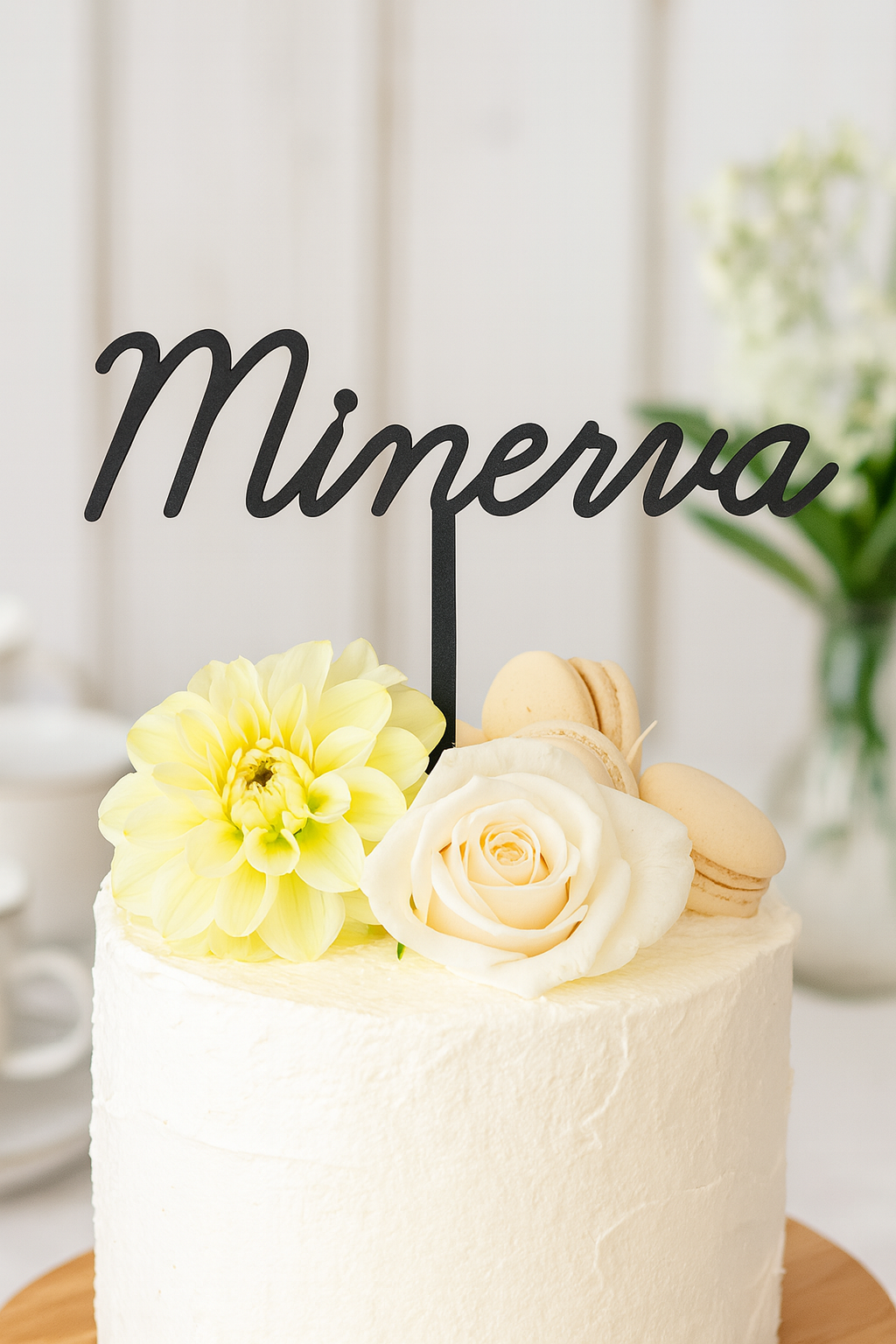 Kakkukoriste yhdellä nimellä / sanalla