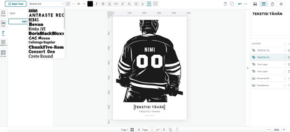Personoitava jääkiekon pelipaitajuliste omalla nimellä ja numerolla. Mustavalkoinen 50 x 70 cm jääkiekkojuliste, jota voi muokata Corjl-editorissa. Täydellinen lahja juniorijääkiekkoilijalle, jääkiekkofanille ja pelaajan huoneen sisustukseen.